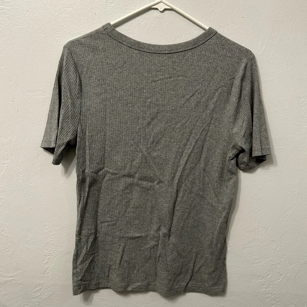 Grey shirt - Picture 2 of 3